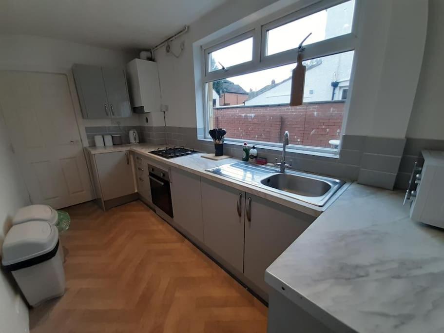 Free Parking Spacious Home Cardiff Buitenkant foto